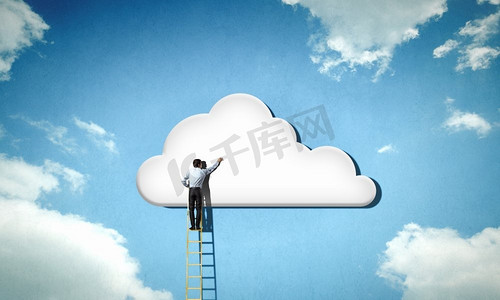 云端渲染摄影照片_商人站在梯子上向云端伸手的背影。计算概念