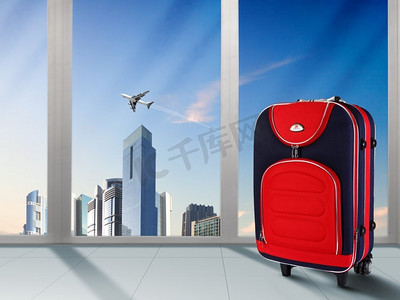 红色公文包摄影照片_头顶蓝天上的红色行李箱和飞机