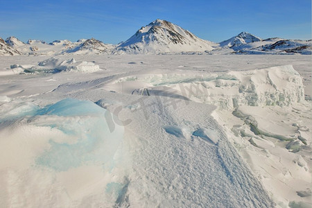 格陵兰冰冻的冰山