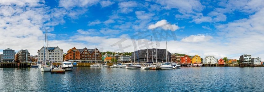 挪威北部特罗姆瑟的一个码头。特罗姆瑟被认为是世界上最北端的城市，人口超过5万。