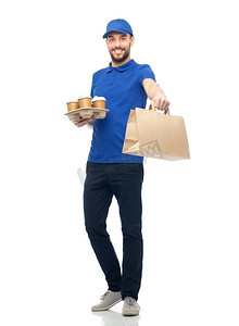 快递服务、快餐和人的概念-咖啡和一次性纸袋的快乐男人
