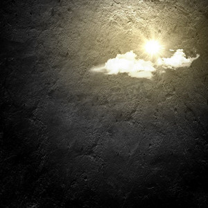 太阳在云里。在黑暗的背景上闪耀的太阳的背景图像