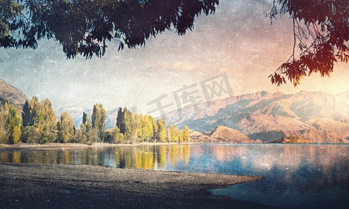 静态景物摄影照片_垃圾风格的兰丝巾。山、湖、林的自然美景