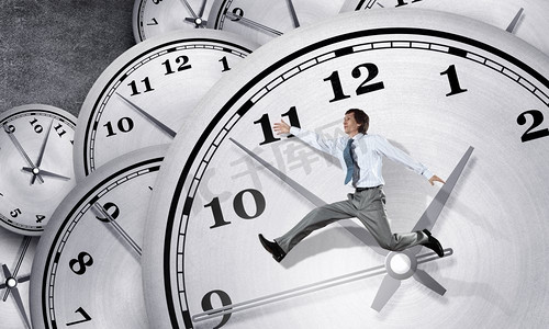 时间概念与匆忙奔跑的滑稽商人