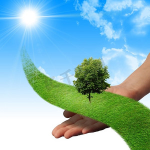 环保电力摄影照片_牵手，一线芳草，绿树映衬蓝天。环保标志