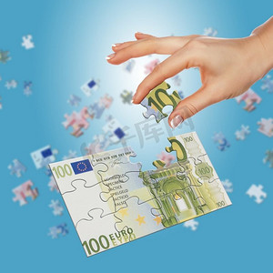 欧元纸币和手牌的拼图，它是被收集起来的。商业的象征