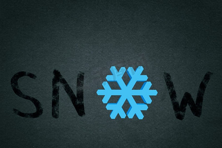 白雪这个词。混凝土背景上的雪字，用雪花代替字母O