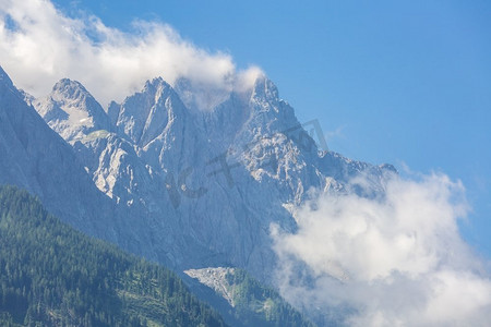 德国建筑风景摄影照片_德国Zugspitze阿尔卑斯山风景顶