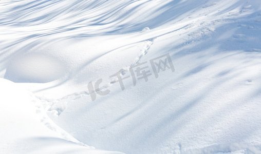 冰蓝色背景摄影照片_雪纹理用于冬季背景