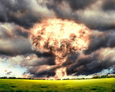 红色云摄影照片_核爆炸在一个户外设置。象征着环境保护和核能的危险。