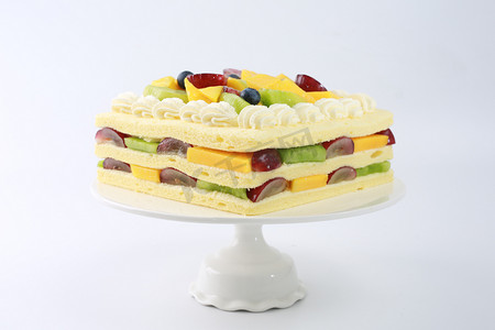 鲜果摄影照片_蛋糕糕点精致甜品蛋糕店烘焙生日鲜果夹心芒果多层