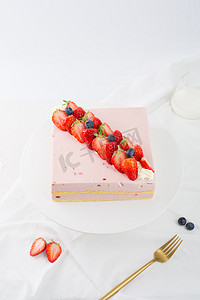 蓝莓甜品摄影照片_蛋糕草莓糕点精致甜品蛋糕店烘焙生日多层夹心