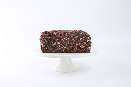 简约巧克力摄影照片_蛋糕糕点黑森林精致甜品蛋糕店烘焙生日多层夹心