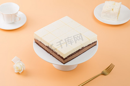 咖啡蛋糕店摄影照片_蛋糕糕点精致甜品夹心蛋糕店生日牛奶多层烘焙