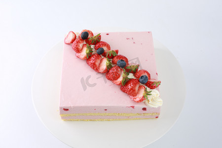 蛋糕多层摄影照片_蛋糕糕点精致甜品蛋糕店生日多层夹心草莓烘焙