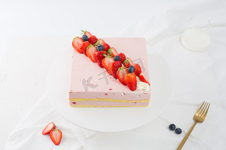 蛋糕糕点精致甜品蛋糕店烘焙草莓生日多层夹心