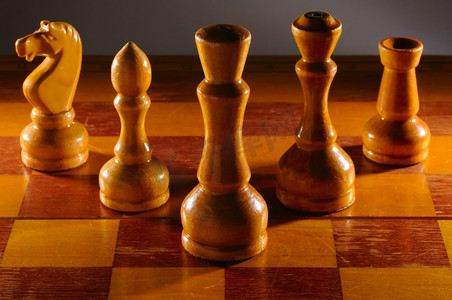 木制老年国际象棋