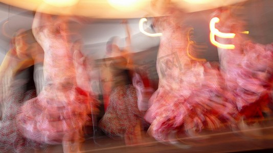拉丁文摄影照片_模糊的弗拉门戈舞者，西班牙。