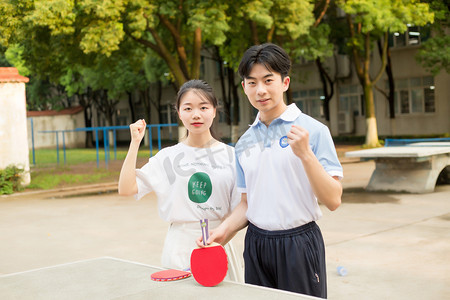 少年女孩美女男孩帅哥运动健身加油乒乓球球拍双打球桌