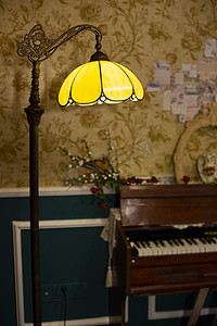 欧式复古花摄影照片_咖啡下午茶鲜花欧式装修奢华钢琴复古琴键