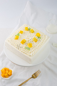 花纹简约摄影照片_蛋糕糕点生日夹心奶油甜品蛋糕店烘焙鲜果多层花边芒果