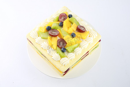 精致美食摄影照片_蛋糕多层糕点生日精致甜品烘焙鲜果夹心猕猴桃芒果