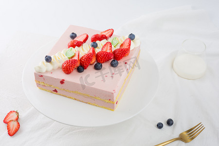 多层面料摄影照片_蛋糕糕点生日烘焙鲜果多层慕致甜品草莓蛋糕店夹心奶油
