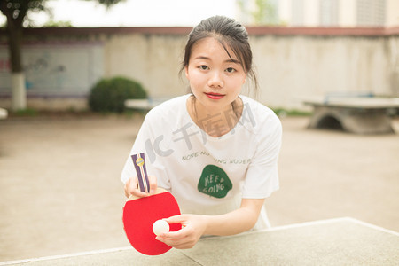 运动美女少女女孩人像打球球拍乒乓球马尾操场活泼