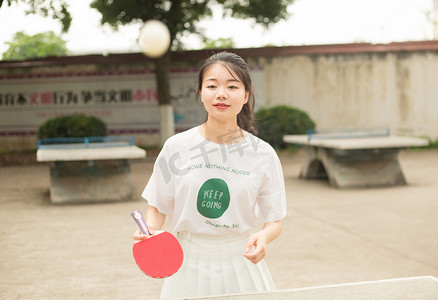 乒乓球女孩摄影照片_乒乓球运动美女少女女孩人像打球操场活泼马尾球拍