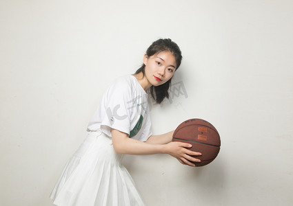 运动美女少女女孩人像打球球拍篮球活泼马尾