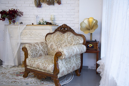 欧式复古花摄影照片_客厅假花咖啡下午茶鲜花欧式装修沙发复古留声机