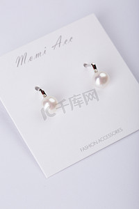 白底图纯色珍珠耳环耳饰饰品精致少女纯银银色白色耳夹