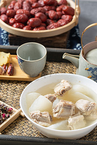排骨汤摄影照片_养身美味传统萝卜排骨汤红枣中餐菜单汤