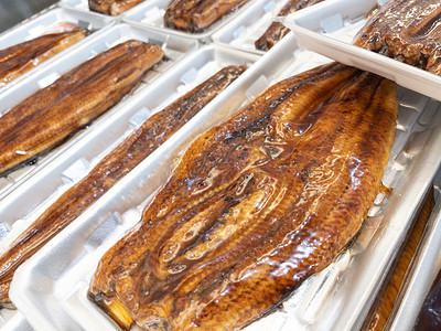 日式面包摄影照片_鳗鱼日式美食食物零食食品面食快餐美味面包油炸黄色