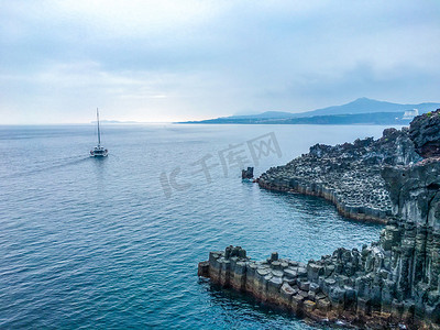 横柱状图摄影照片_韩国济州岛景点柱状节理带风景