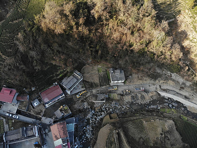 山川俯瞰摄影照片_俯瞰农村街道