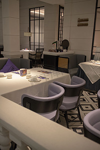 餐厅餐桌欧式简约白色桌椅灯具干净盘子