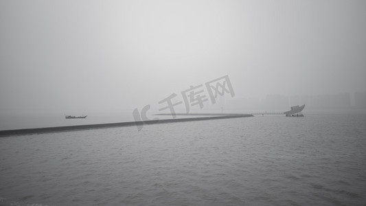 河流摄影照片_杭州钱塘江美女坝