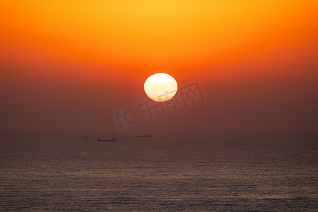 黎明前摄影照片_日出夕阳黎明前的海面意境