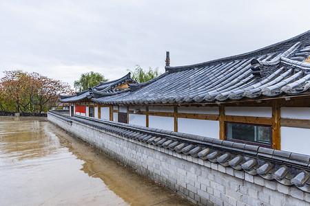 下雨农村风景摄影照片_中国朝鲜族百年部落雨天景观13