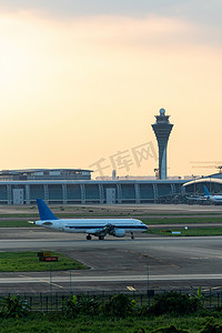 广州起义纪念摄影照片_机场跑道飞机起飞降落
