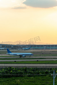 广州起义纪念摄影照片_机场跑道飞机起飞降落