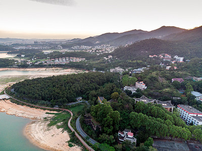 广州郊区的湖泊美景