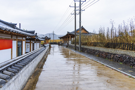 下雨农村风景摄影照片_中国朝鲜族百年部落雨天景观17