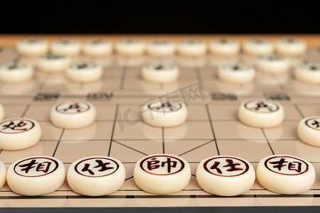 棋子2摄影照片_中国象棋下棋棋局博弈2