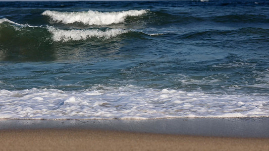 海景摄影照片_海水海浪蓝天双月湾海景