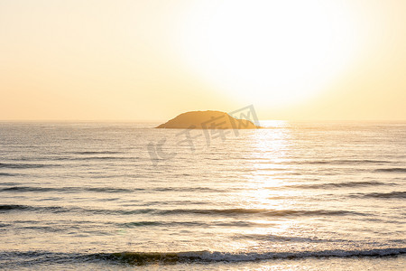 日出夕阳黎明前的海面意境