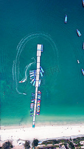 停靠码头摄影照片_航拍巽寮湾停靠的船只