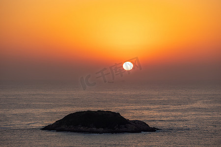 日出夕阳黎明前的海面意境