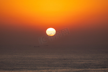 日出夕阳黎明前的海面意境